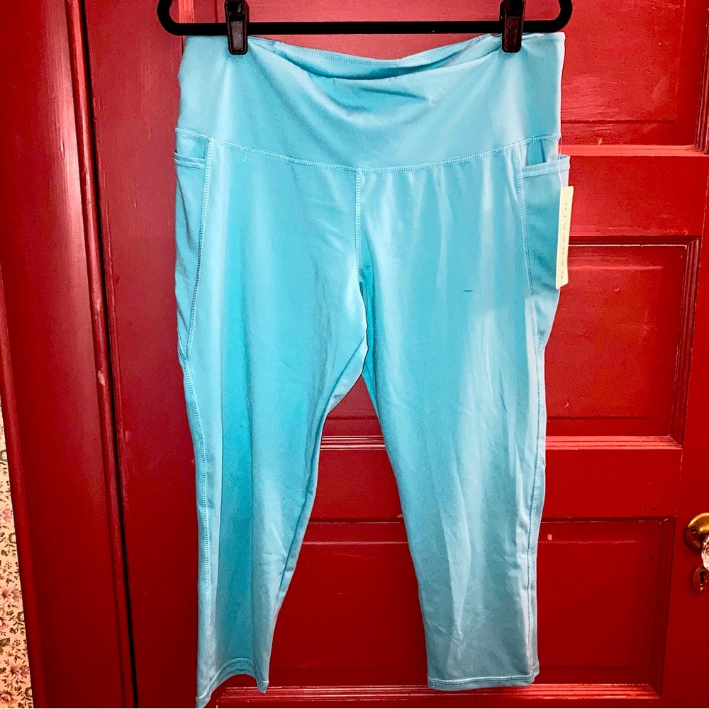 NWT Danskin cropped leggings